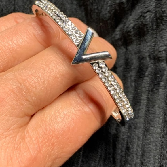 V bangle - Picture 3 of 4